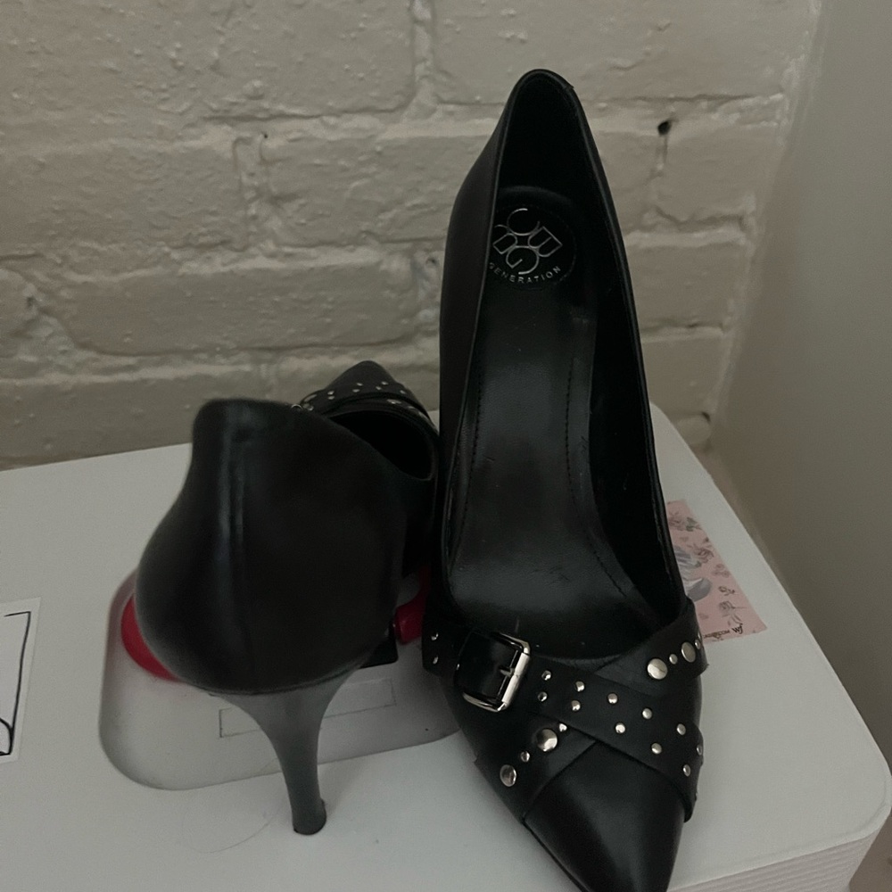BCBG leather buckle heels